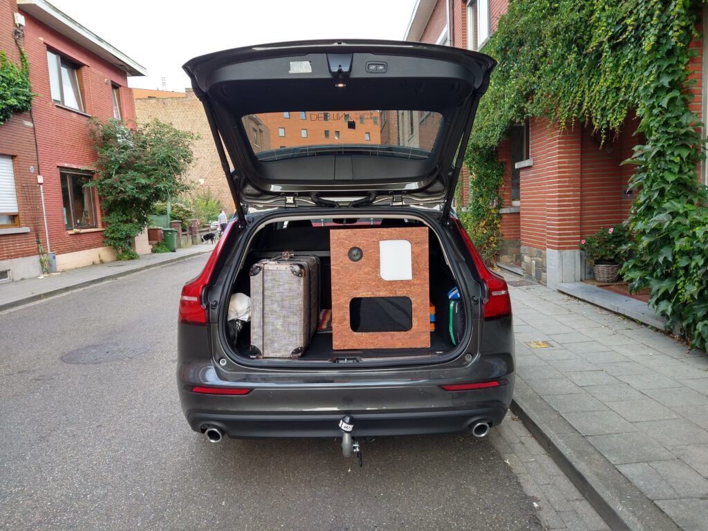 Photobooth De Zoom Leuven huren past in een auto